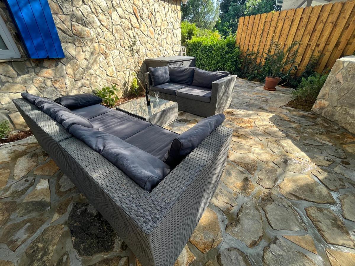 Ferienwohnung Blue Penguin Pinezići Exterior foto